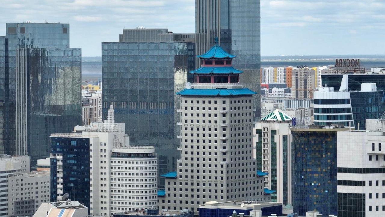Beijing Palace Soluxe Hotel Astana Exteriér fotografie The building in 2011