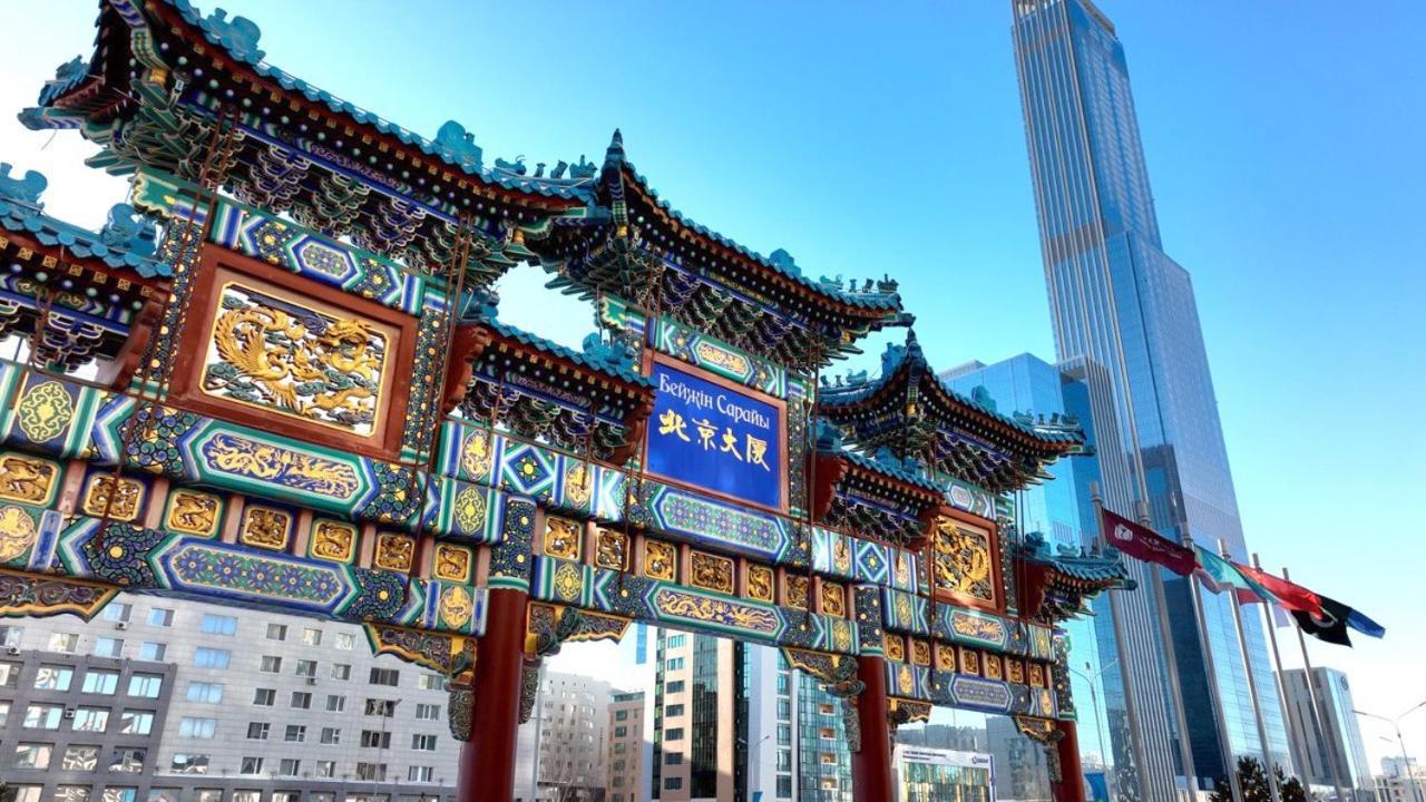 Beijing Palace Soluxe Hotel Astana Exteriér fotografie Chinatown gate