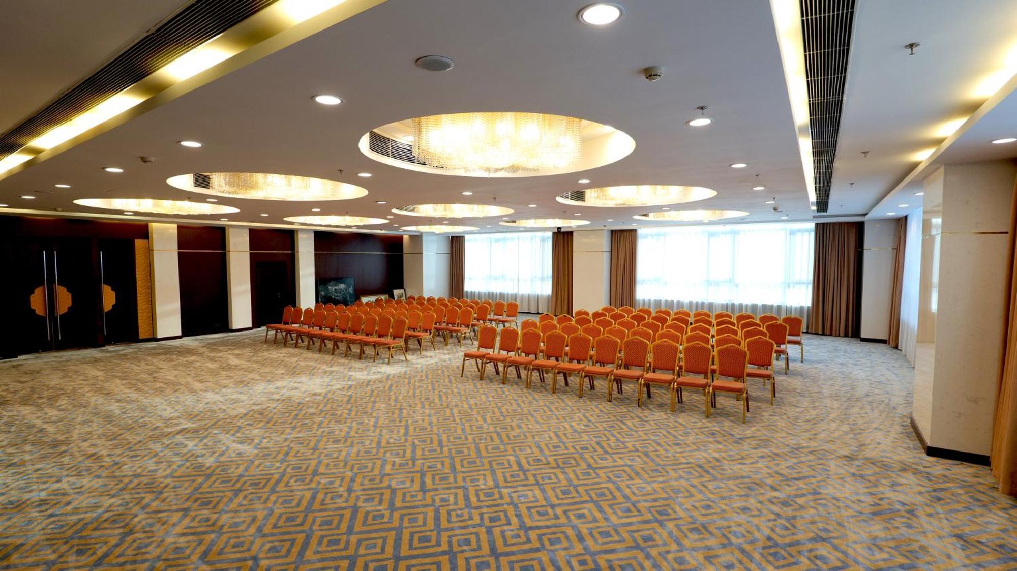 Beijing Palace Soluxe Hotel Astana Exteriér fotografie The ballroom