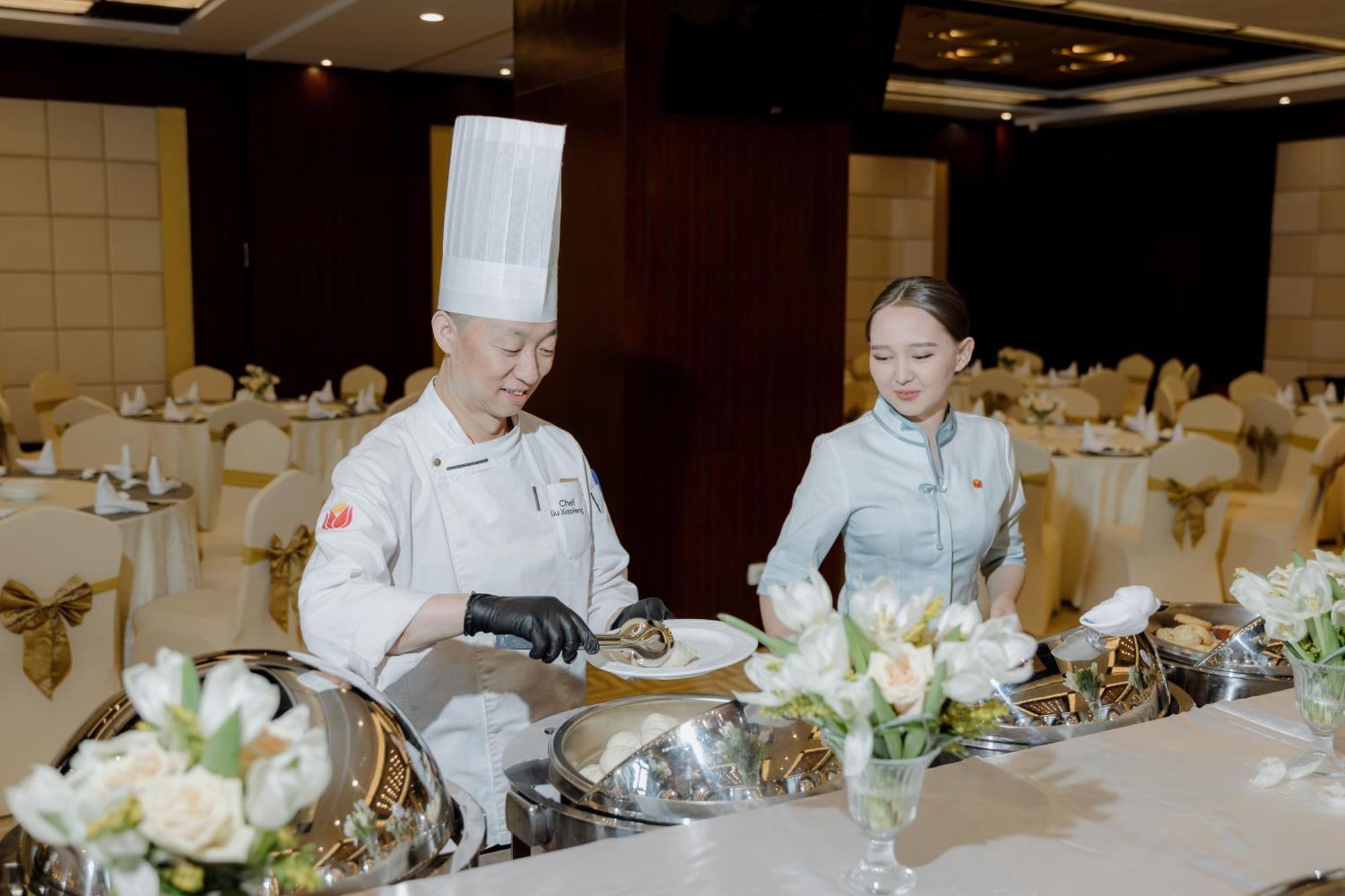 Beijing Palace Soluxe Hotel Astana Exteriér fotografie A buffet at a wedding reception