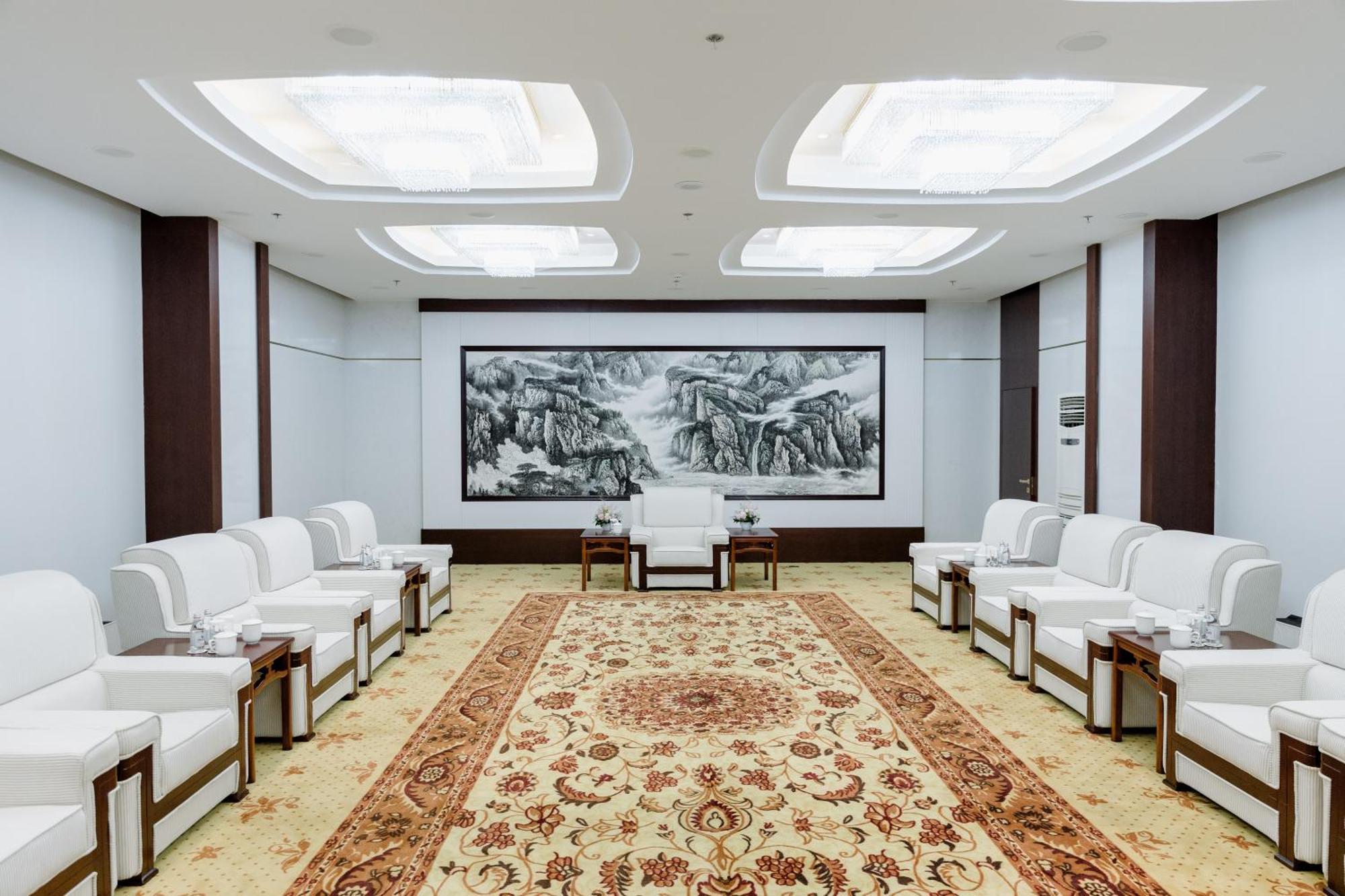 Beijing Palace Soluxe Hotel Astana Exteriér fotografie The waiting room of the airport